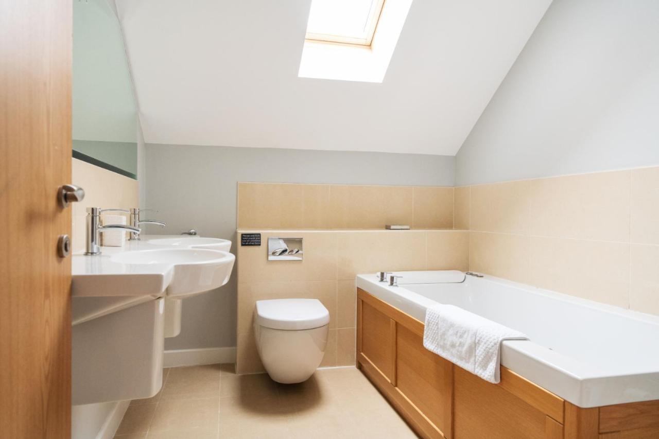 Kingfisher Hot Tub & Log Burner House On Premium Lakeside With Resort Facilities St Columb Major Buitenkant foto
