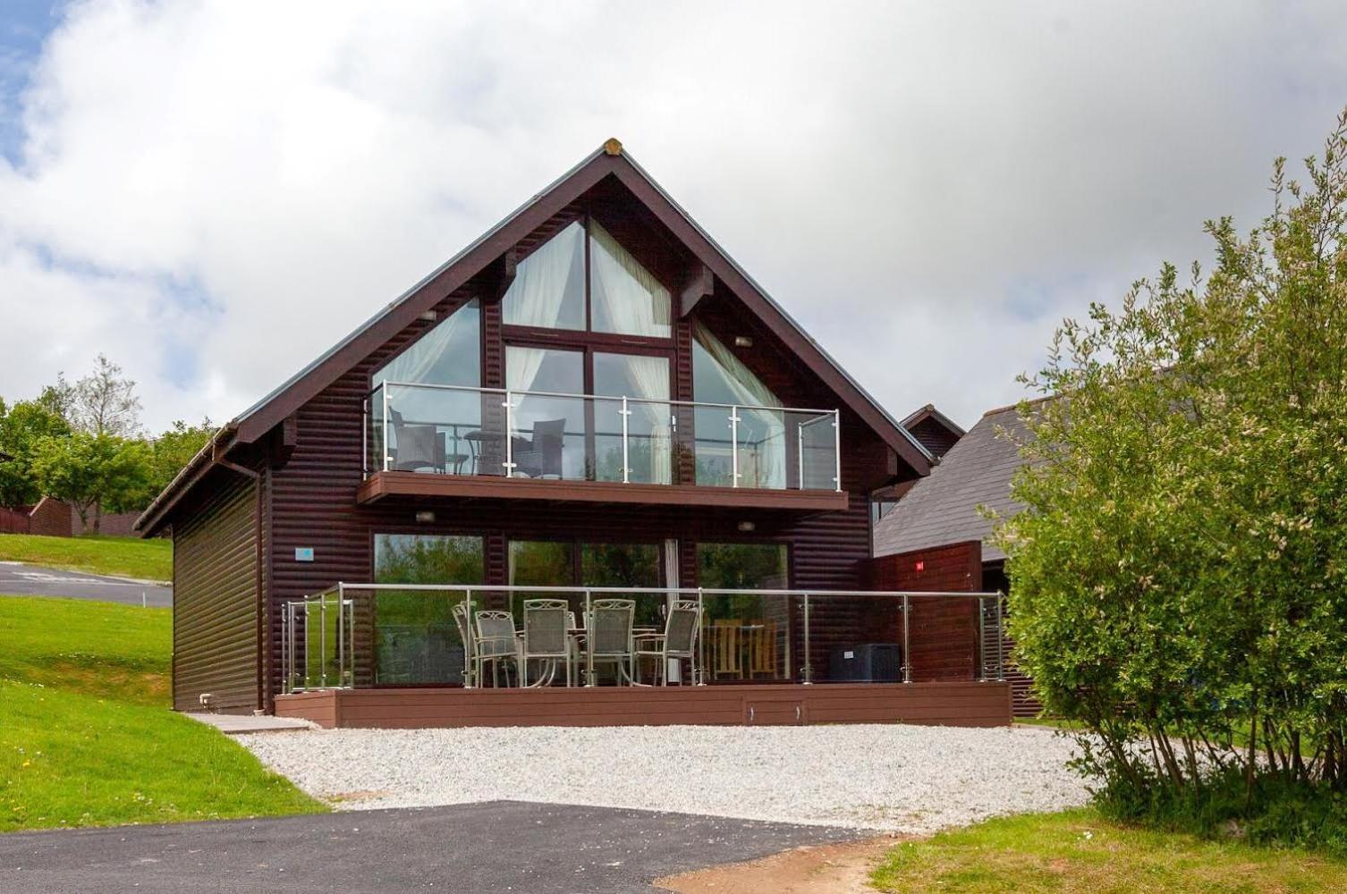Kingfisher Hot Tub & Log Burner House On Premium Lakeside With Resort Facilities St Columb Major Buitenkant foto